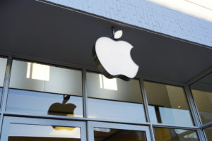 Apple: buona la trimestrale, ancora iPhone superstar nelle vendite