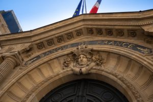 Banca di Francia, Villeroy: “Non escludo recessione”