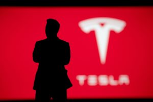 Tesla verso l’anno più brutto di sempre. Ma Musk pensa a Twitter