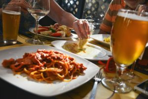 Il cibo è il principale motore del turismo in Italia: assorbe un terzo della spesa