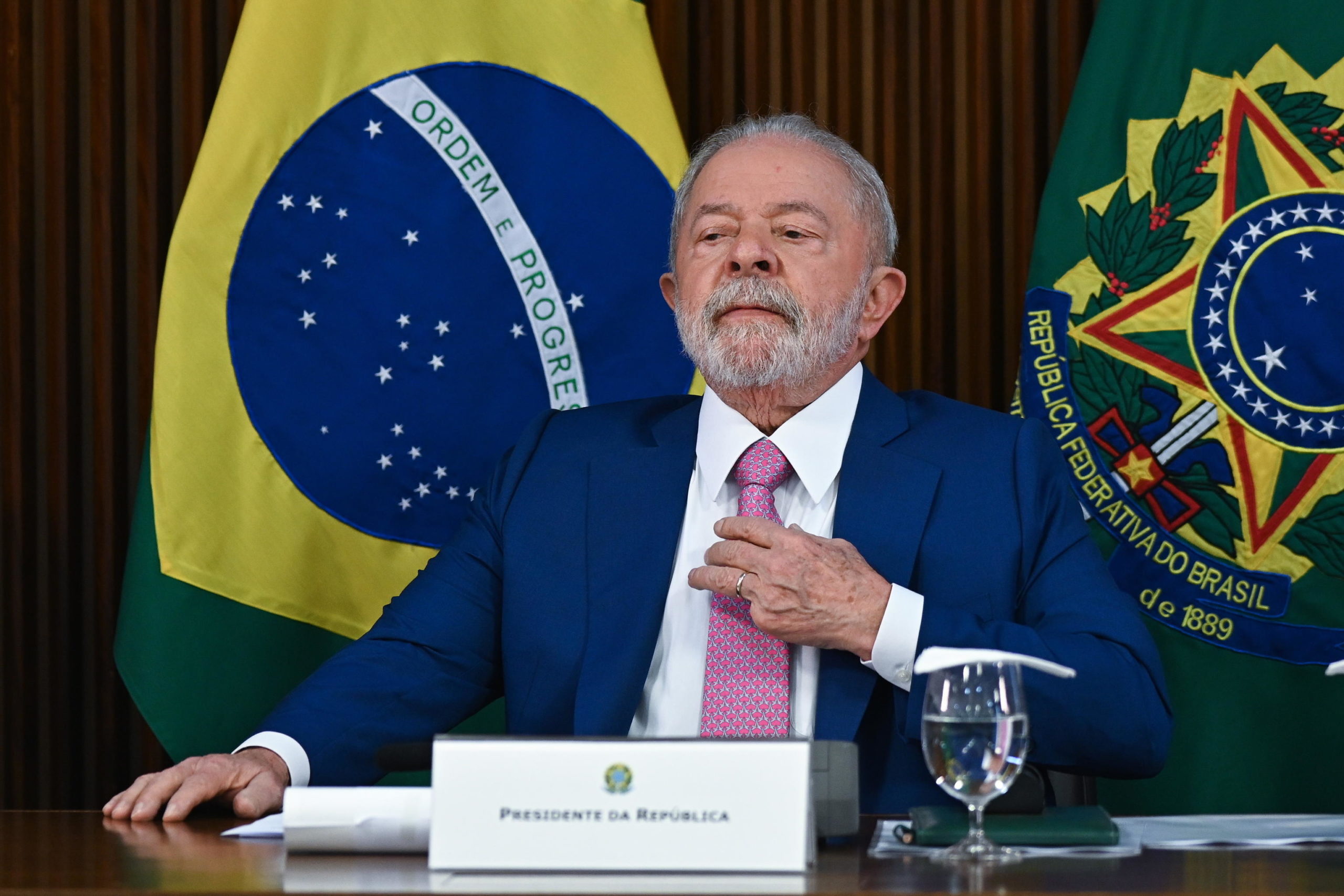 Biden invita Lula negli Usa. Arrestate 1500 persone a Brasilia