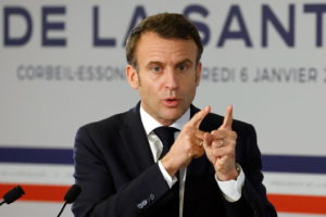 Macron: la riforma delle pensioni arriverà in autunno