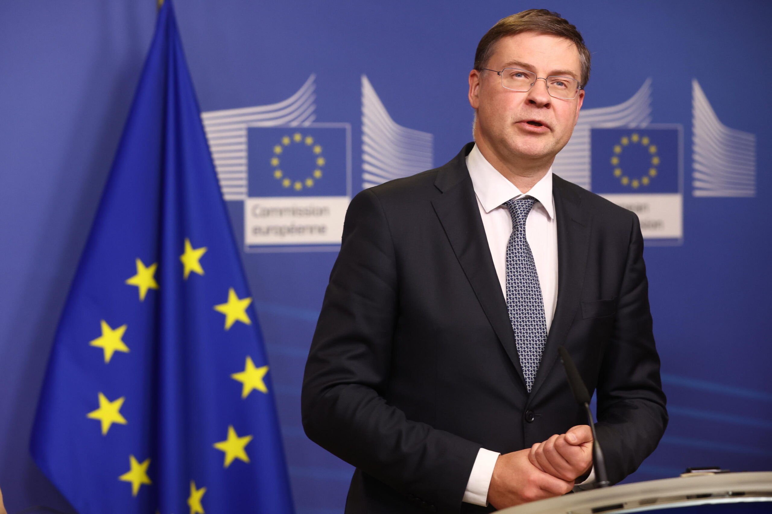 Crisi banche, Dombrovskis rassicura: “le nostre sono stabili e resistenti a nuovi shock”