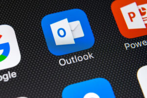 Microsoft down: “problemi di rete” per Outlook e Teams