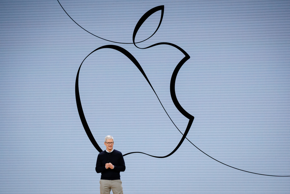 Apple, Cook guadagnerà il 40% in meno: “solo” 49 milioni