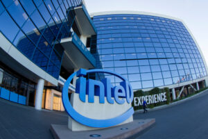 Intel, ricavi a 14 miliardi, ridotti di oltre il 25%