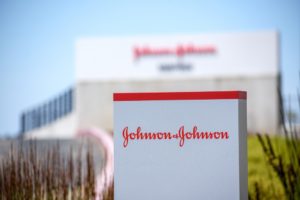 Johnson & Johnson, utili -25%. Analisti delusi