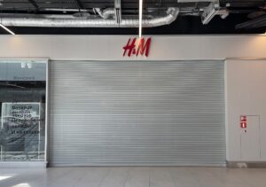 H&M, crollo degli utili (-68%): “Non abbiamo aumentato i prezzi”