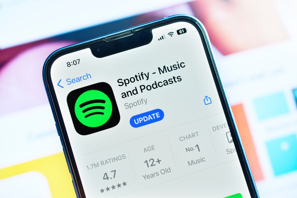Spotify: 489 mln di utenti (+20%), pesa investimento podcast