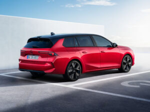 Opel, vendite -12%: “2023 migliore con nuova Astra-e”