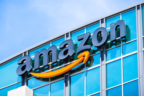 Amazon manda a casa centinaia di dipendenti