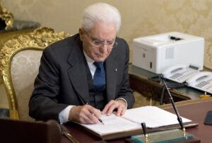 Milleproroghe, Mattarella firma ma “rilevanti perplessità” su balneari