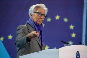 Bce, Lagarde: “Manteniamo la rotta verso l’inflazione al 2%”