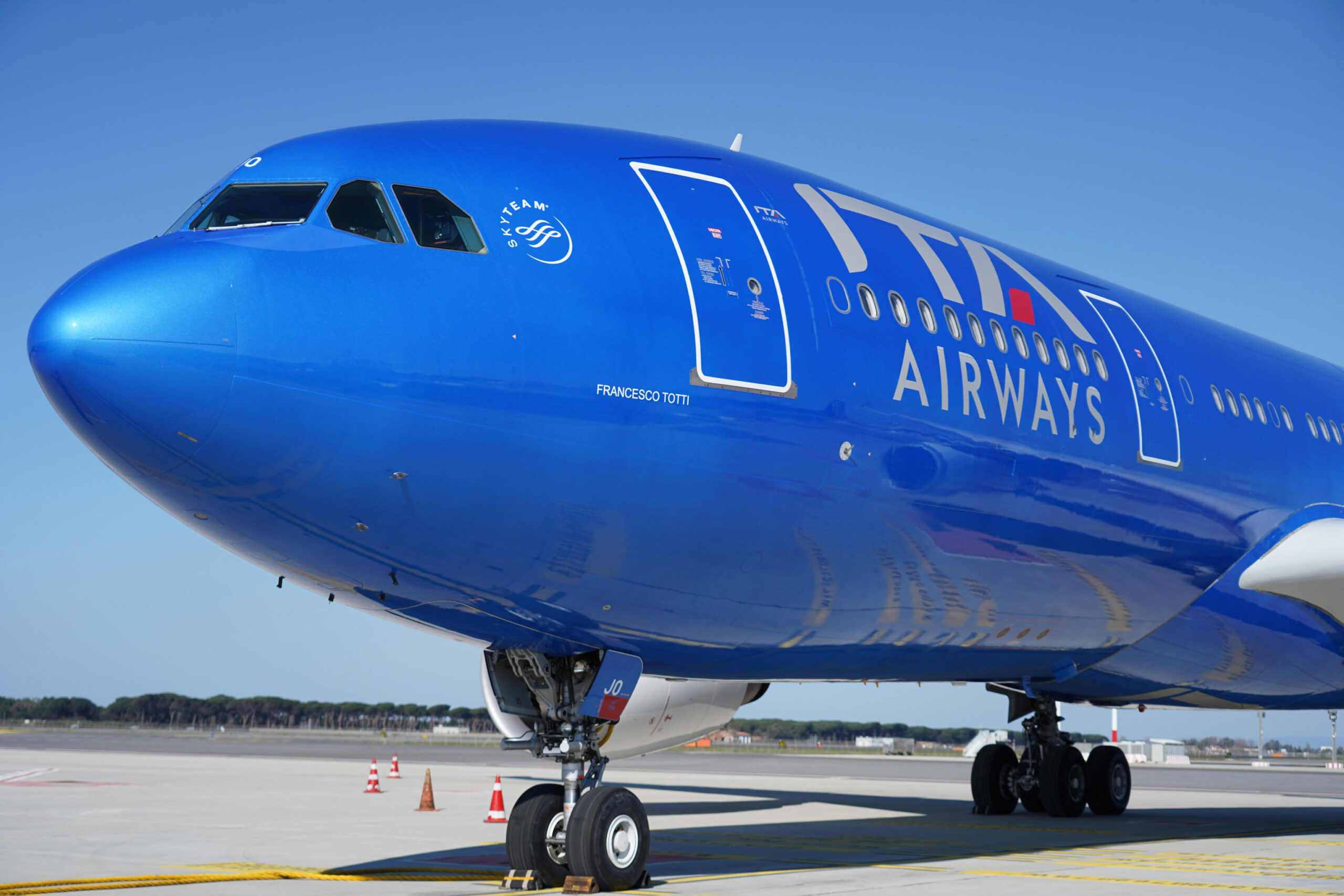 Un aeromobile Ita Airways sulla pista dell'aeroporto di Roma Leonardo Da Vinci a Fiumcino, 06 settembre 2022. 
ANSA/Telenews