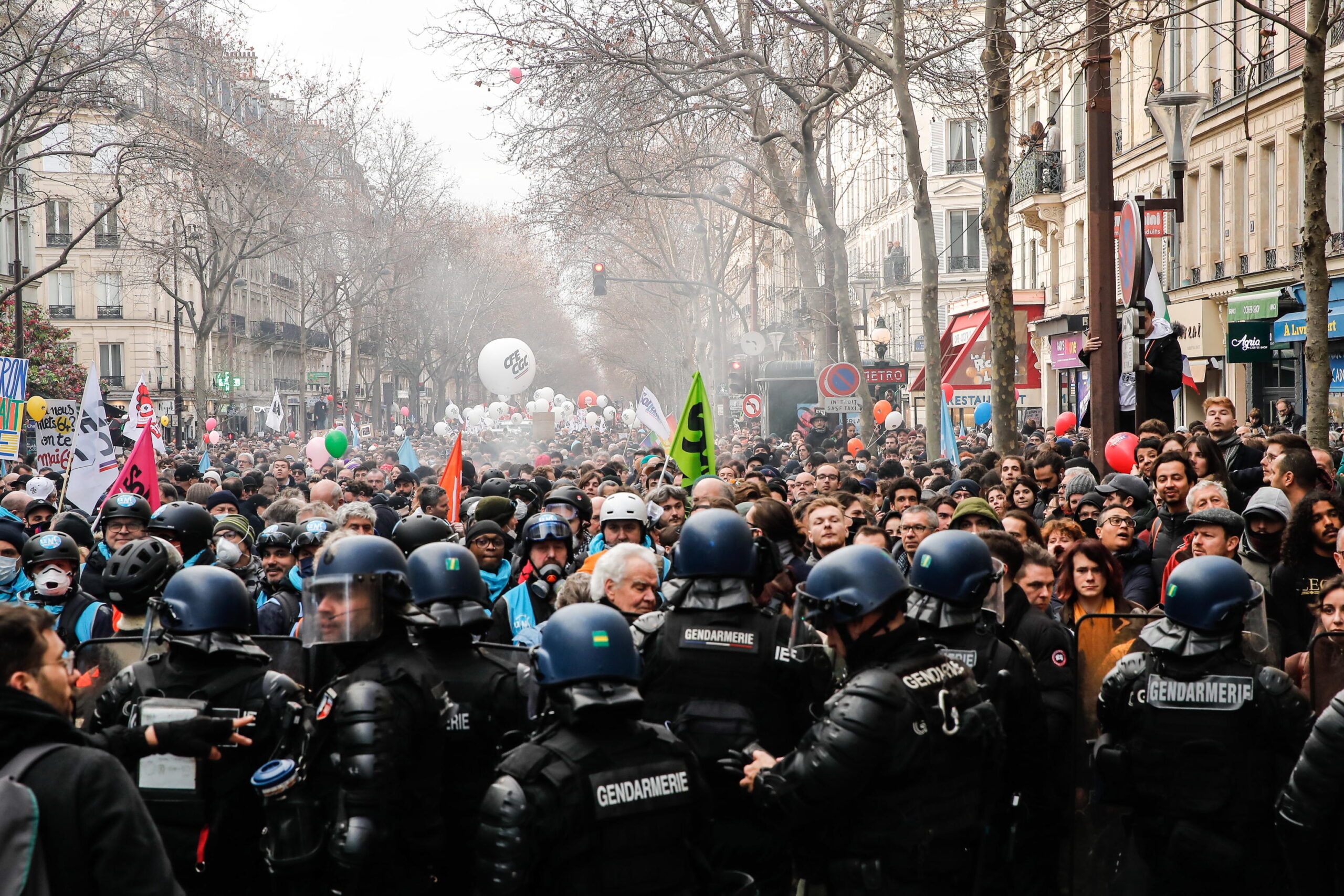 Francia, cresce la mobilitazione contro riforma pensioni