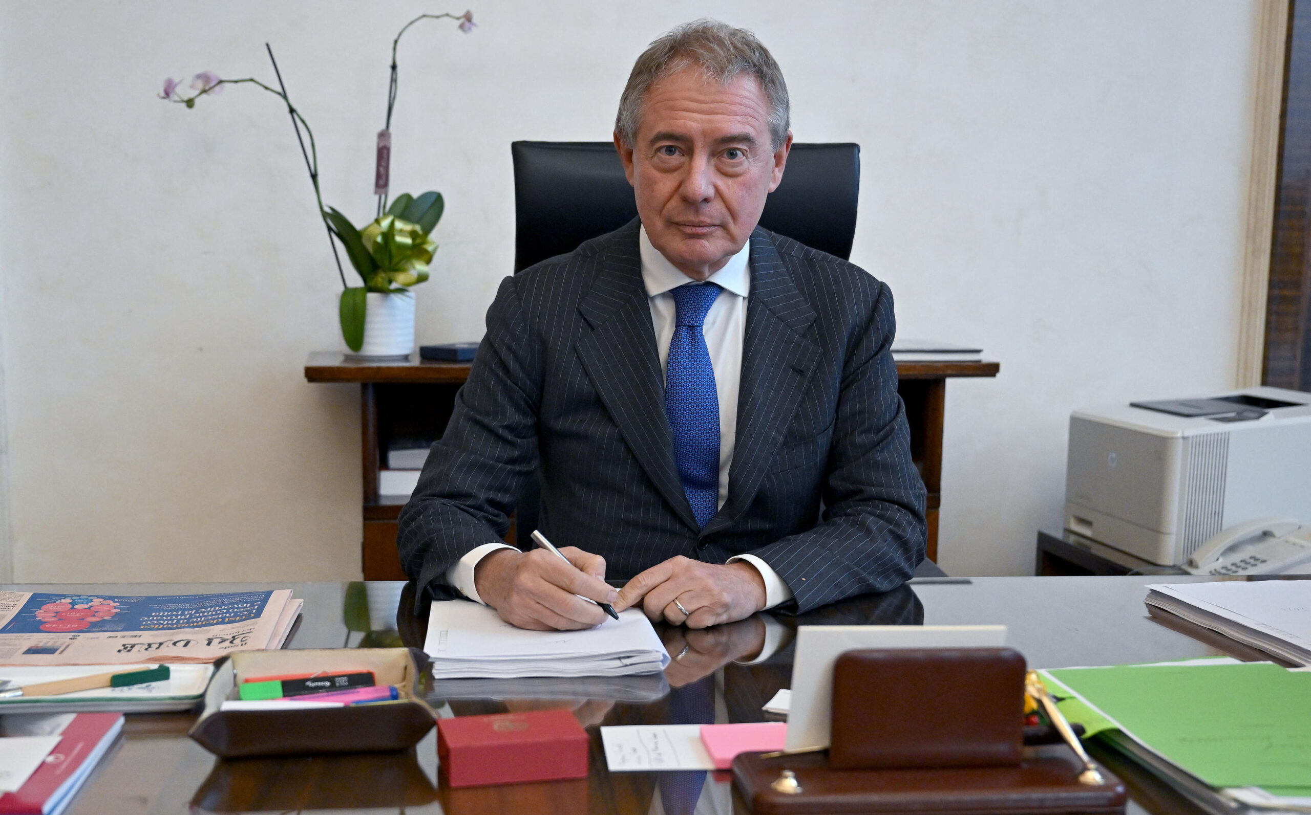 Il ministro delle Imprese e del Made in Italy Adolfo Urso a palazzo Piacentini, Roma, 30 gennaio 2023. ANSA/ETTORE FERRARI  (NPK)