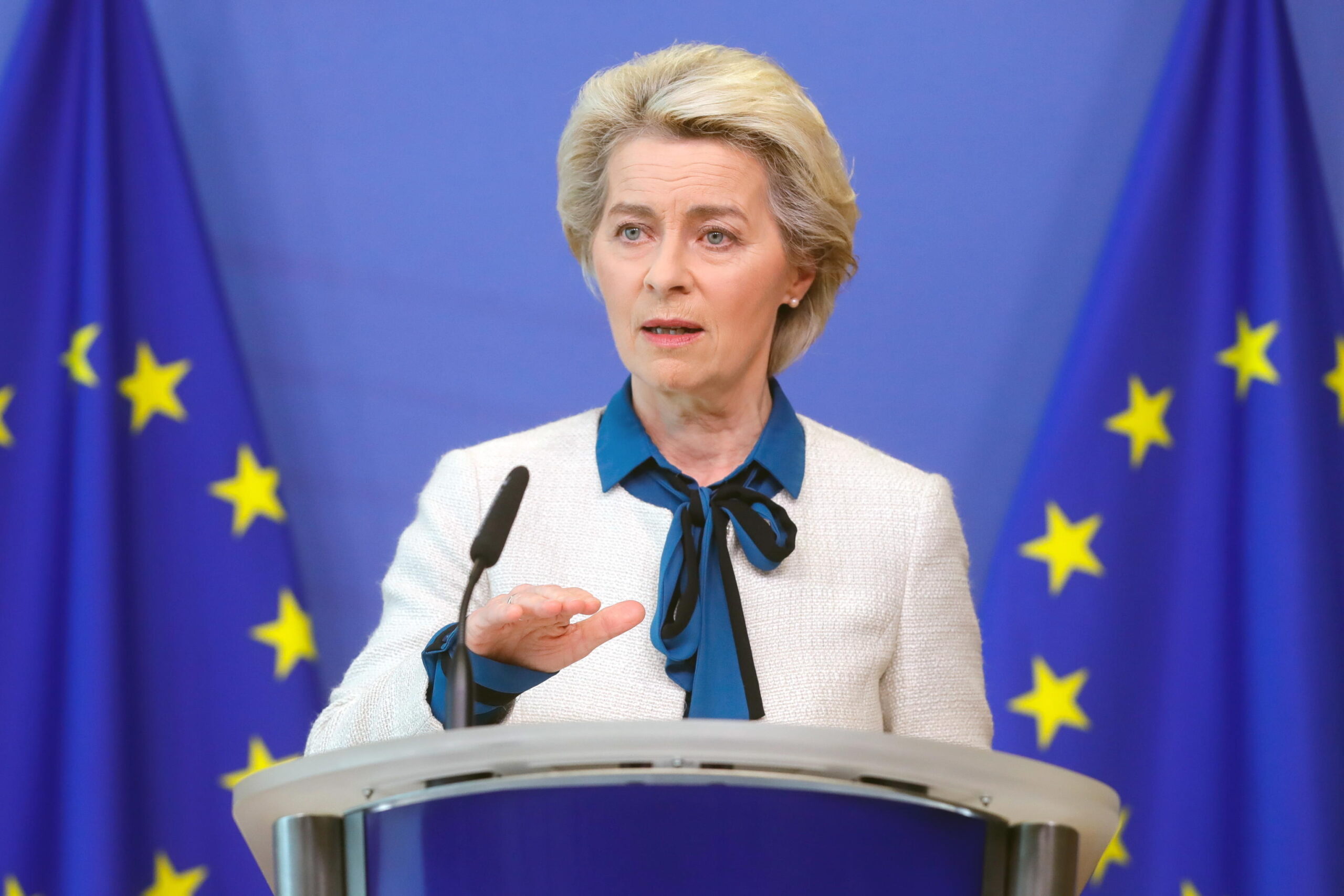 epa09954780 EU Commission President Ursula von der Leyen gives a press statement on the Commission's proposals regarding 'REPowerEU, defence investment gaps and the relief and reconstruction of Ukraine' at the European Commission, in Brussels, Belgium, 18 May 2022.  EPA/STEPHANIE LECOCQ