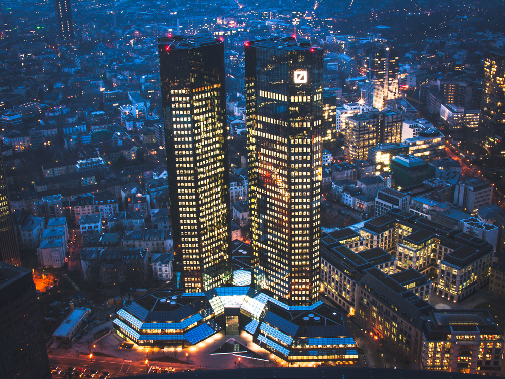 Deutsche Bank raddoppia gli utili e vola a 5,7 miliardi