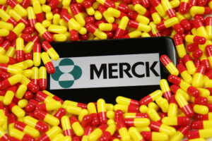 Covid, la pillola Merck non previene l’infezione tra familiari