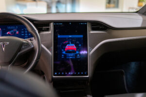 Tesla, DoJ chiede i documenti sull’autopilot