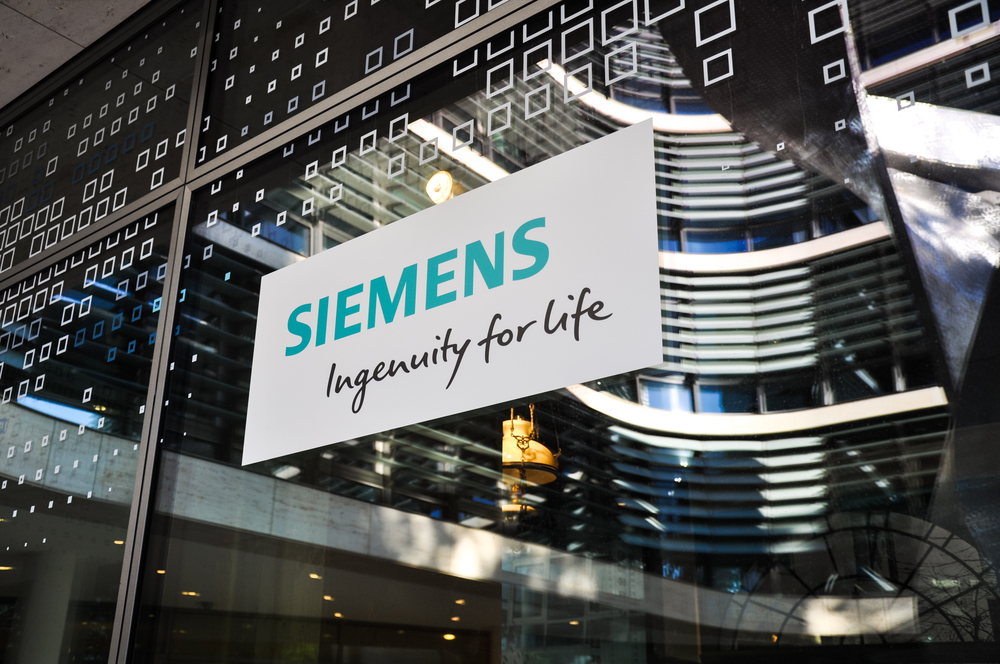 Siemens, utile a 1,6 mld (-9%). Ma outlook rivisto verso l’alto