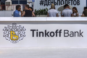 Banca russa Tinkoff sospende negoziazioni in euro