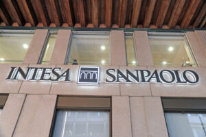 First Bank, la banca rumena potrebbe finire nelle mani di Intesa Sanpaolo