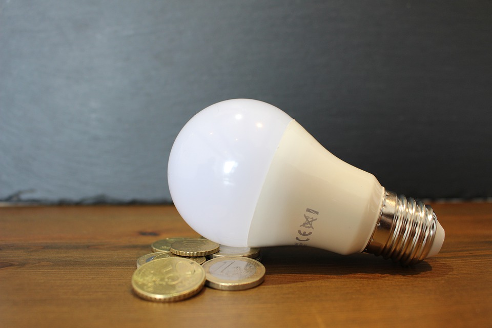 Energia: Bollette luce, ogni rientro nel mercato tutelato 20 sul mercato libero