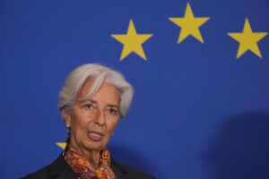 Bce, Lagarde rimarca: “inflazione troppo alta, avanti con i rialzi”