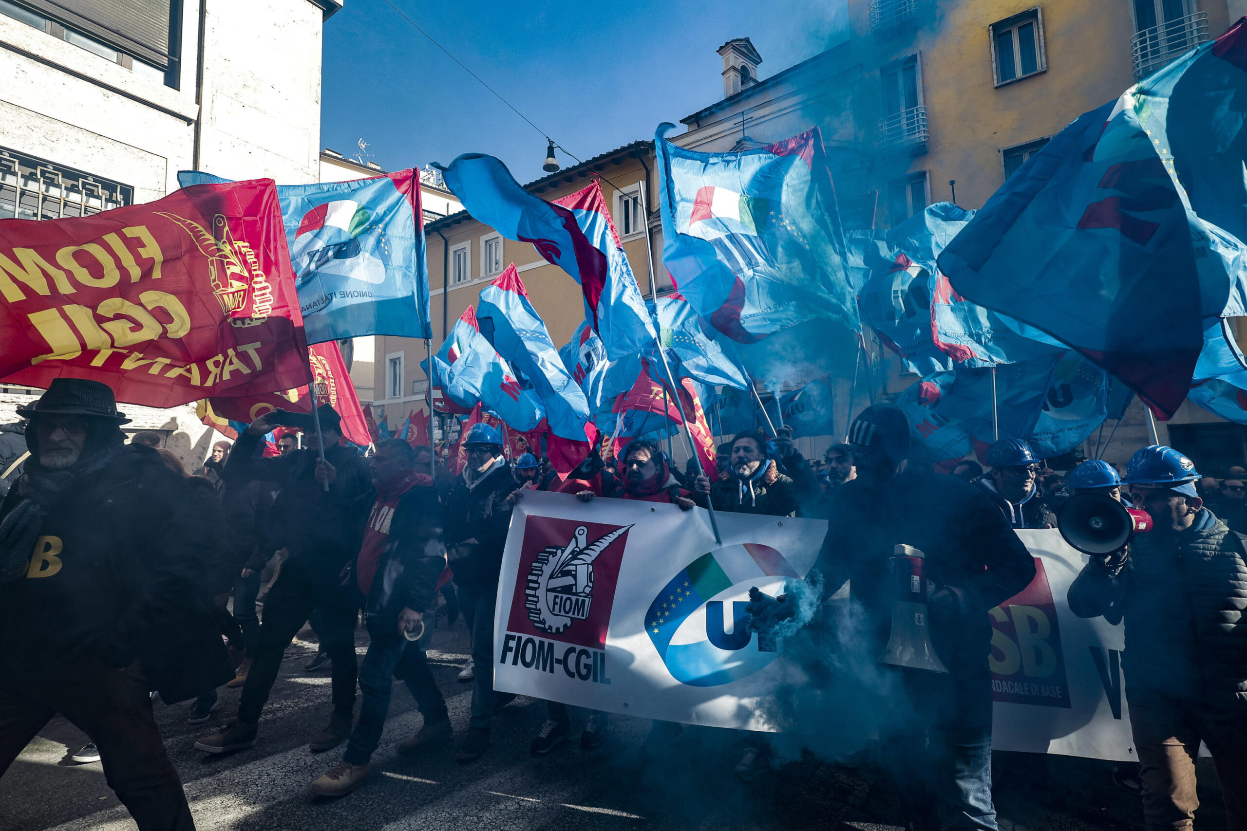 Ex Ilva, sciopero in tutta Italia e manifestazione a Roma. I sindacati convocati a Palazzo Chigi