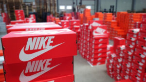 Nike, utile trimestrale a 1,24 miliardi. Meglio delle attese