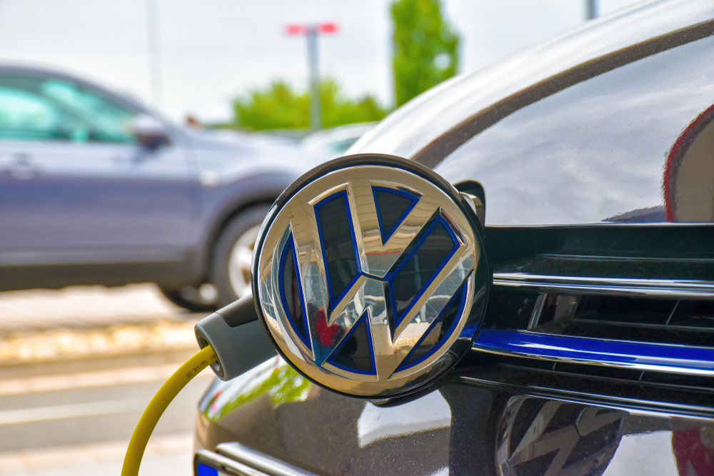 Auto elettrica low cost targata Volkswagen per combattere i rivali cinesi