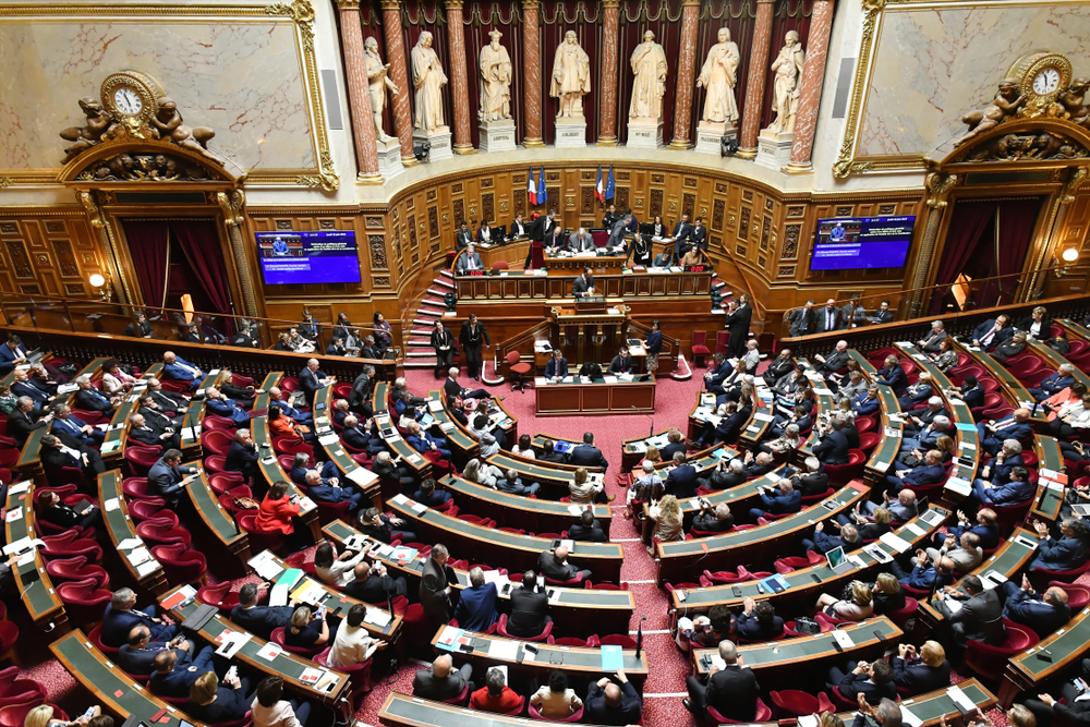 Francia, il Senato dice sì alla riforma sulle pensioni