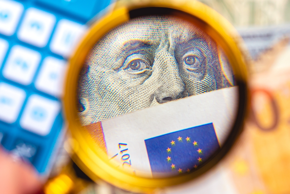 L’euro si rafforza sul dollaro grazie alle parole di Lagarde