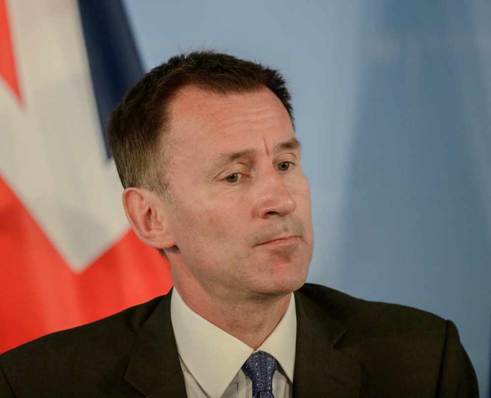 Regno Unito, Hunt annulla i tagli fiscali dal piano del governo