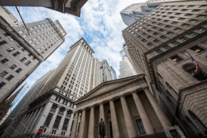 Wall Street positiva con le speranze di una stabilizzazione della crisi delle banche regionali