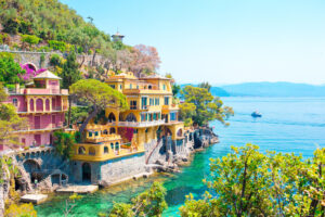 Balneari, in Liguria sì a ombrelloni su scogliere e dighe