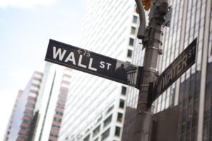 Wall Street apre cauta. L’Europa positiva con le banche. Ubs +3%