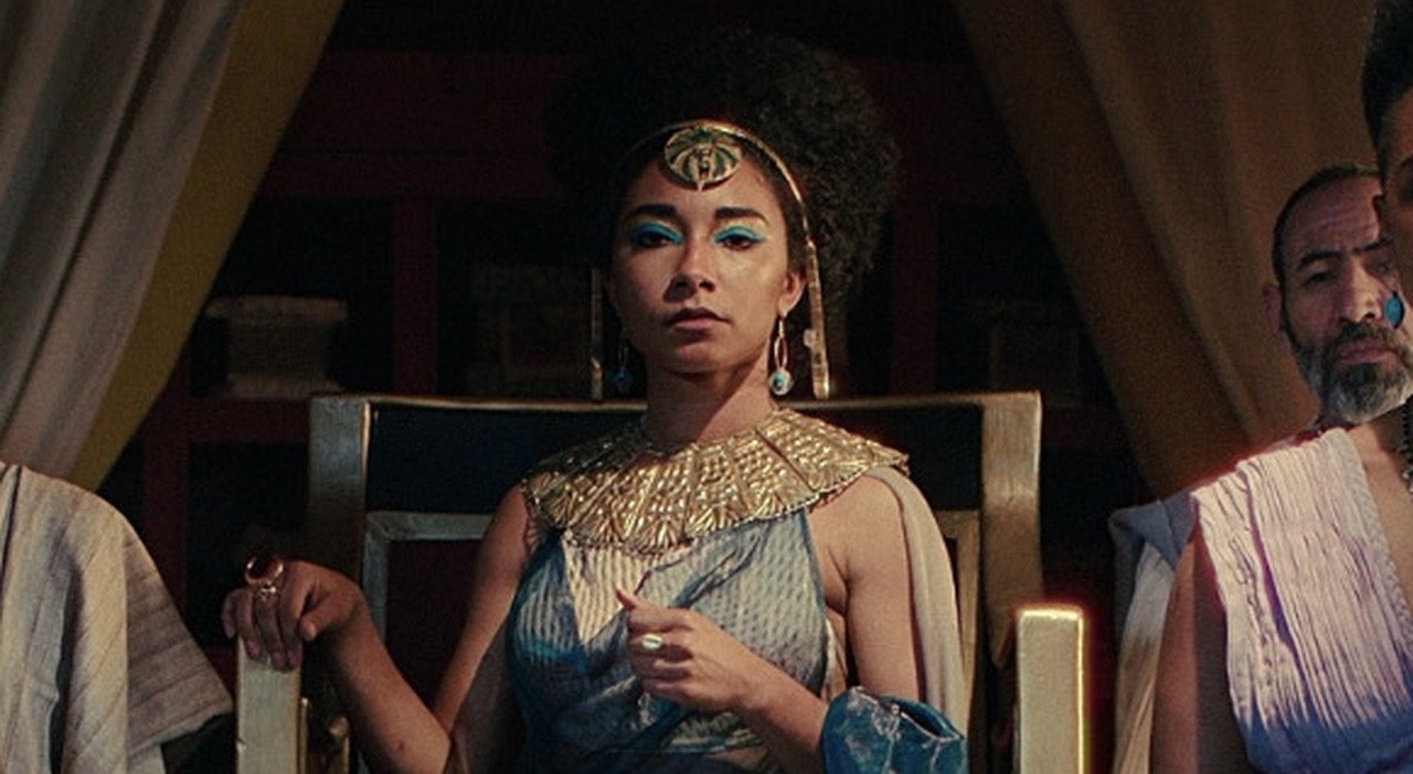 La Cleopatra nera di Netflix arriva in tribunale. Prima di uscire
