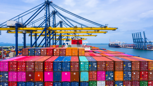 Istat, commercio in calo a settembre: -4,5% per l’export e -3,1% per l’import su mese