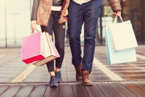 Commercio Uk, frenano le vendite al dettaglio: a marzo -0,9% m/m