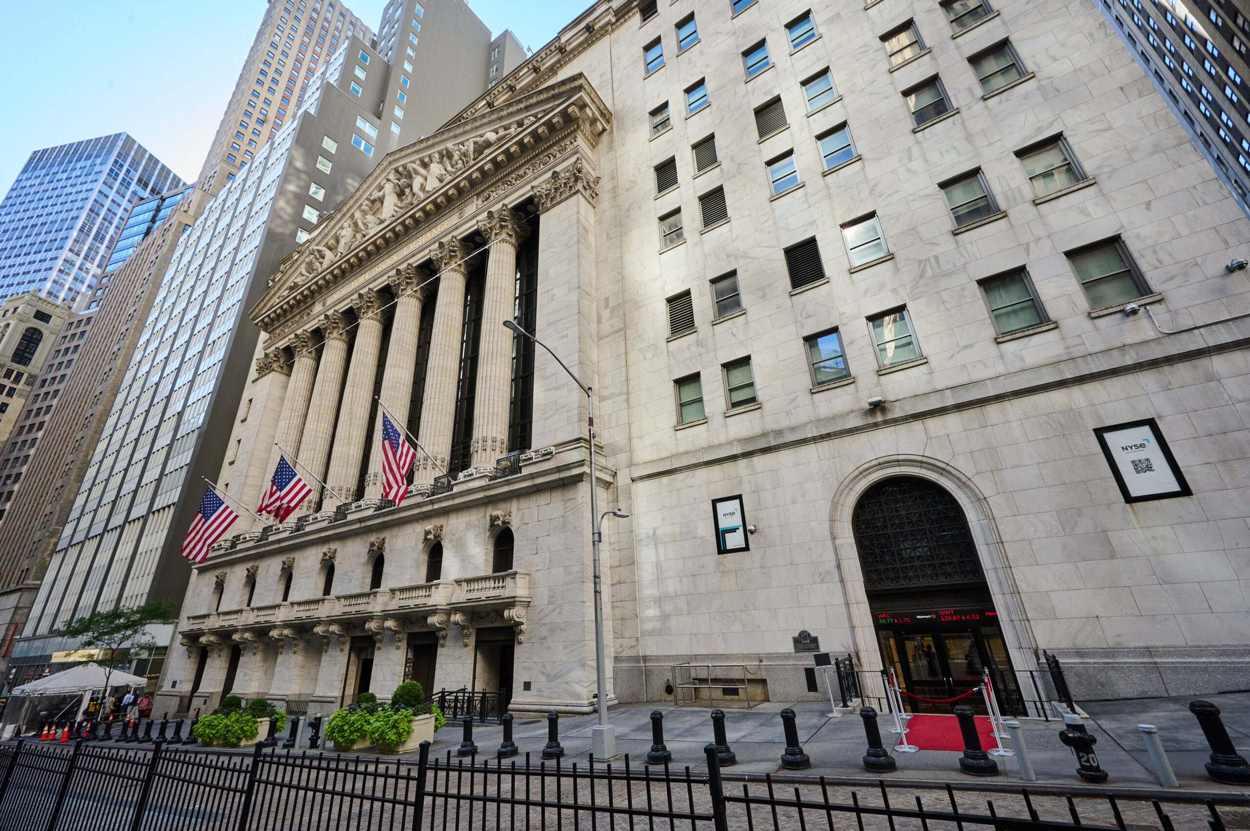 Wall Street apre in rialzo, dopo essersi ripresa da Powell