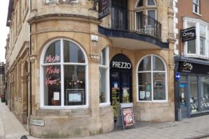 Prezzo, la pizza made in Uk si dimezza. Colpa dell’inflazione