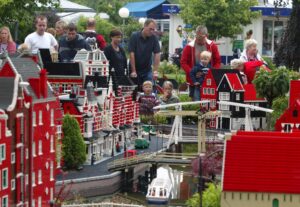 Legoland riapre: ad attendere i visitatori la novità Ferrari
