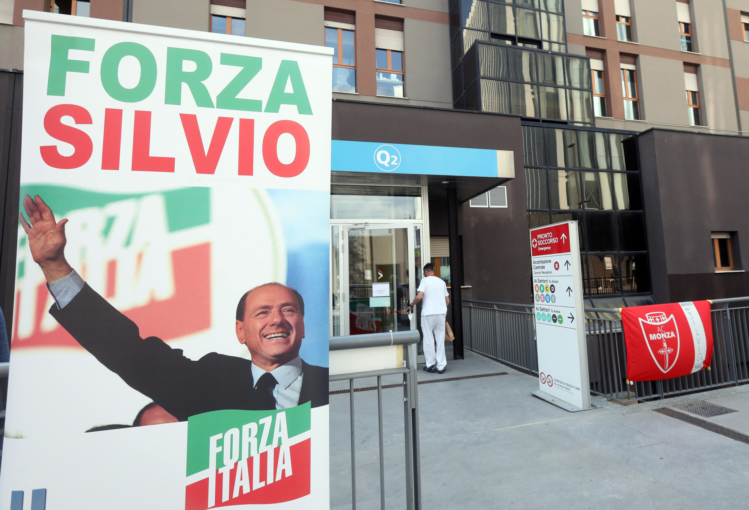 Some signs in support of Silvio Berlusconi exhibited at the entrance of the pavilion of the San Raffaele hospital where the leader of Forza Italia and former Italian Prime Minister is hospitalized, Milan, Italy, 09 April 2023.
ANSA / MATTEO BAZZI