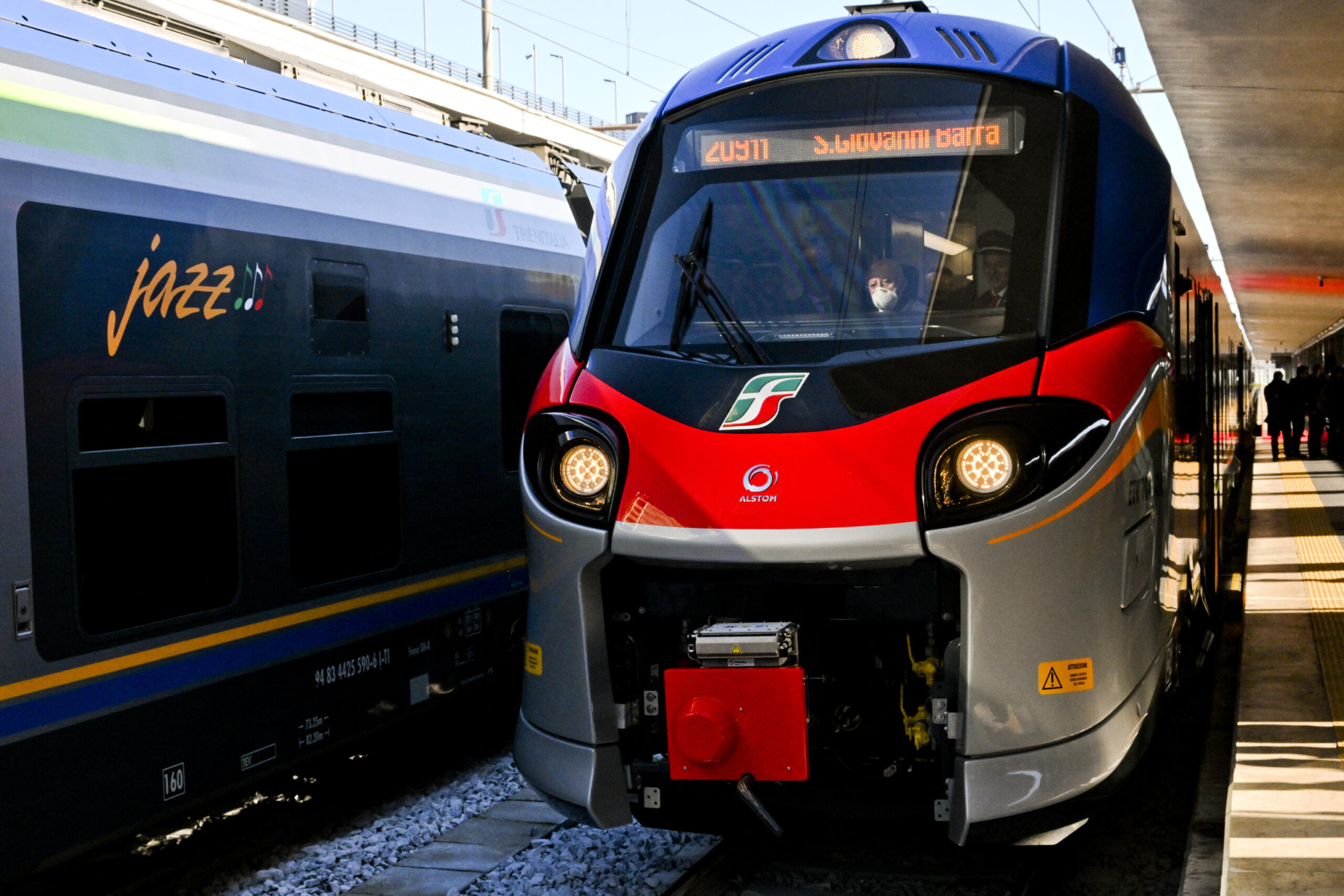 Il presidente della Regione Campania, Vincenzo De Luca, alla Stazione centrale di Napoli dove ha presentato due nuovi treni acquistati dalla sua amministrazione, 19 dicembre 2022.
ANSA