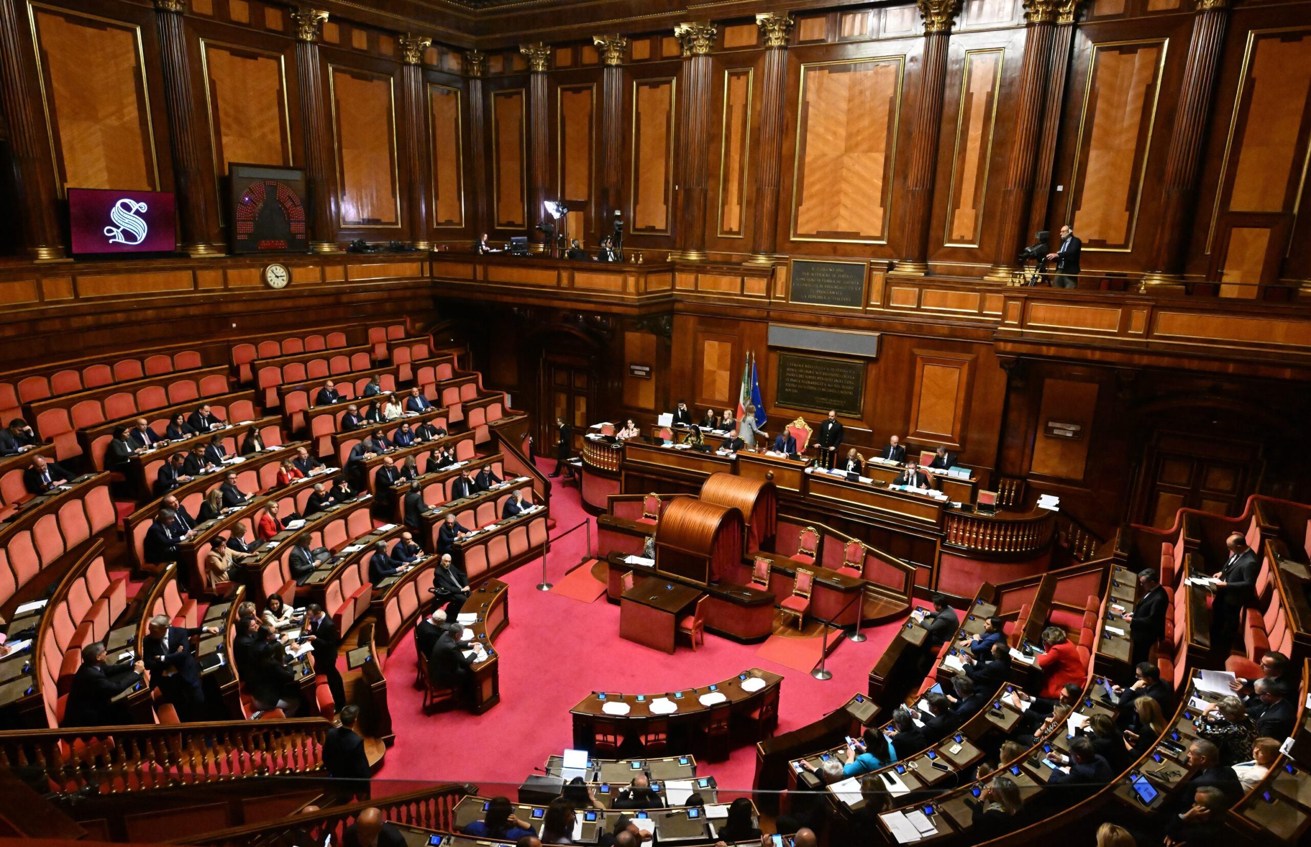 Un momento delle dichiarazioni di voto sulle proposte di risoluzione del Documento di Economia e Finanza presso l'aula del Senato. Roma, 28 aprile 2023. ANSA/CLAUDIO PERI
