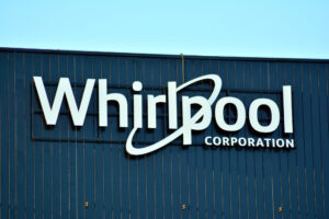 Whirlpool festeggia: lo stabilimento di Napoli passa a Tea Tek Group. Salvi i 312 posti di lavoro