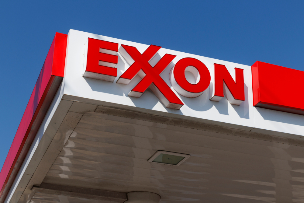 Exxon, nel 2022 il Ceo Woods incassa il 52% in più su base annua. Lo stipendio sfiora i 40 milioni di dollari
