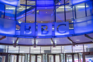 BBC, si dimette il presidente Richard Sharp